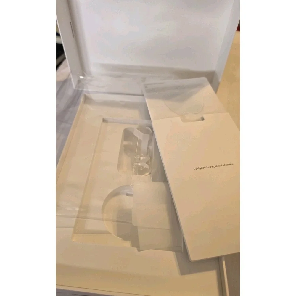 *EMPTY BOX* for Apple iPad 8th Gen 32GB Wi‑Fi 10.2in Tablet - Gold (MYLC2LL/A)
